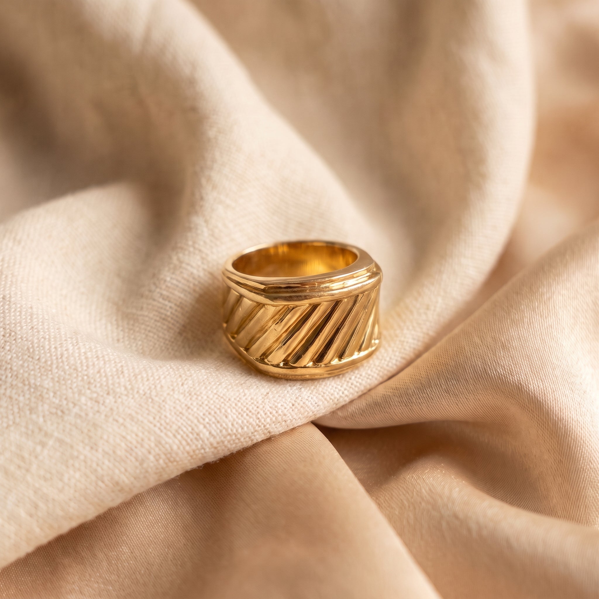 14K Yellow Gold Wide Fluted Band